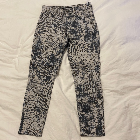 NWOT Express Printed Skinny Jeans Sz 2 Short